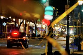 پنج کشته و ده ها زخمی در پی حمله یک خودرو به رژه کریسمس در آمریکا 
