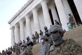 هشدار مقامات نظامی برای وقوع کودتا و جنگ داخلی در آمریکا