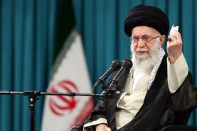 رهبر انقلاب: امروز فداکاری‌های شهیدان و پدران و مادران آنها موجب عظمت ملت ایران شده است