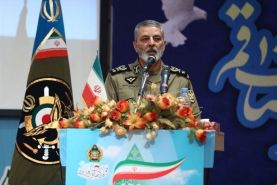 سرلشکر موسوی: نیروی دریایی ارتش رگ اقتصادی کشور را در جنگ زنده نگه داشت